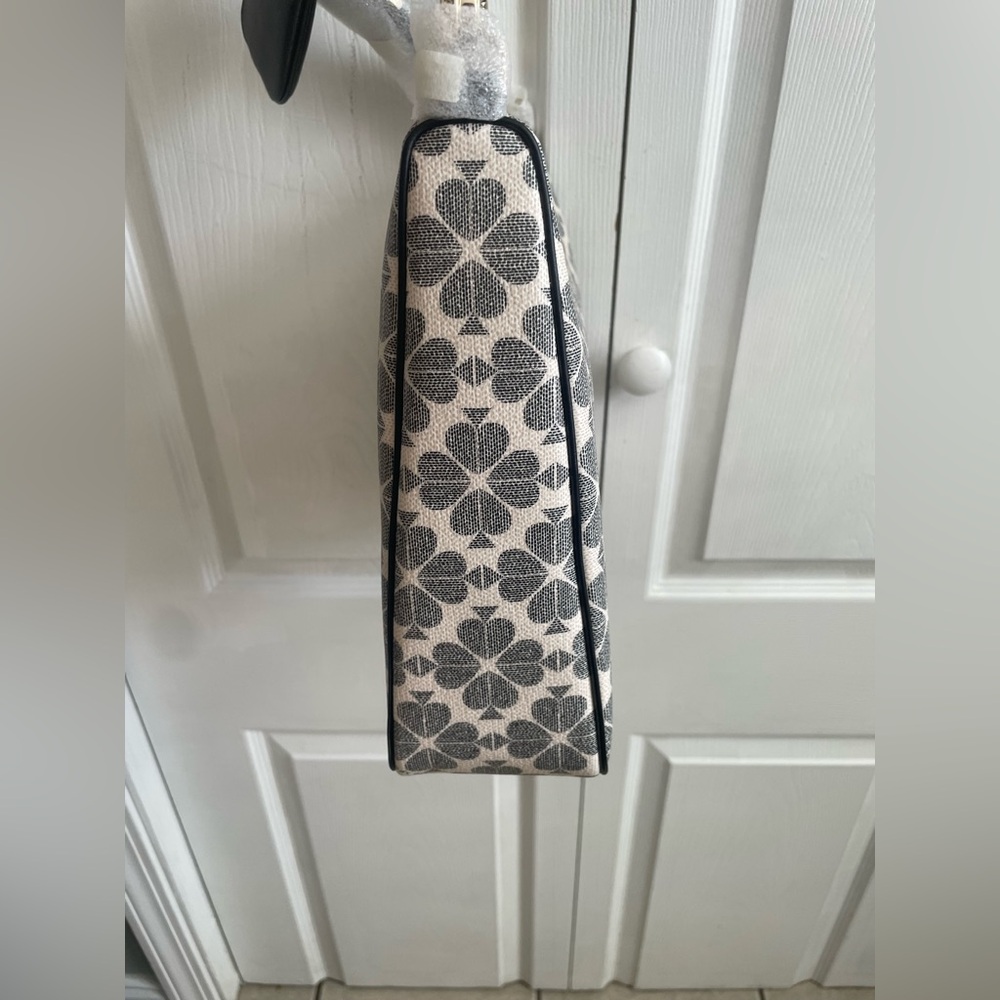 Kate Spade flower large crossbody with pouch - Picture 3 of 8